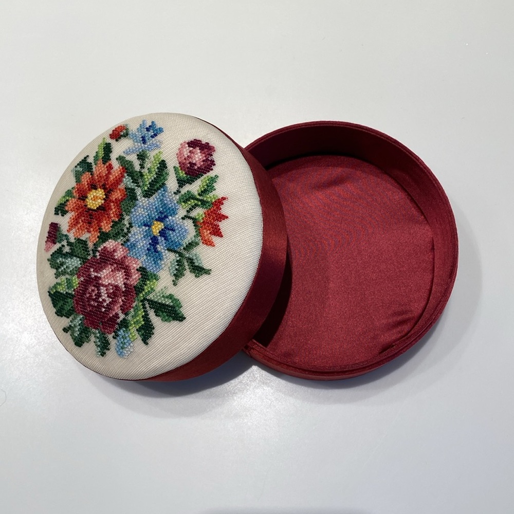 Round Tapestry Needlepoint Storage Keepsake Jewelry Trinket Box
